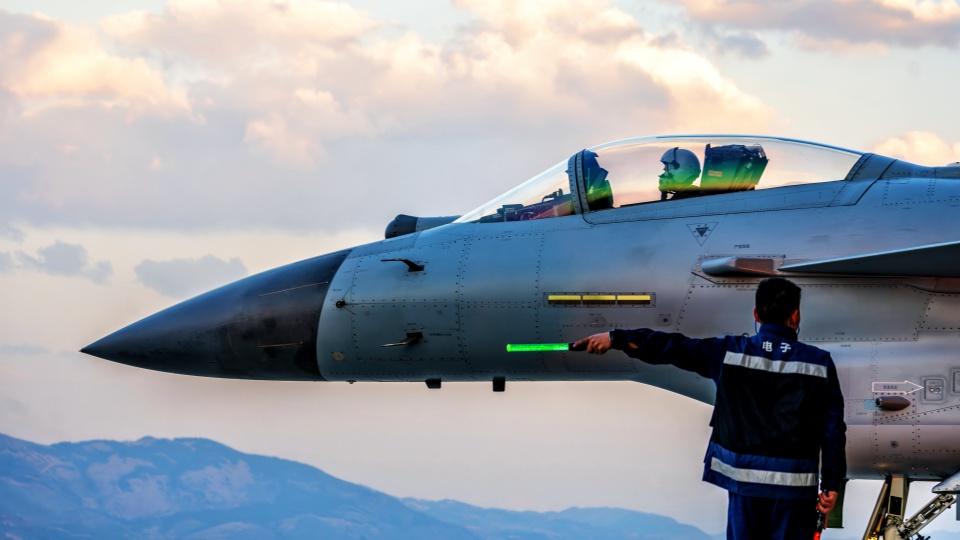 Aviation brigade conducts air combat training