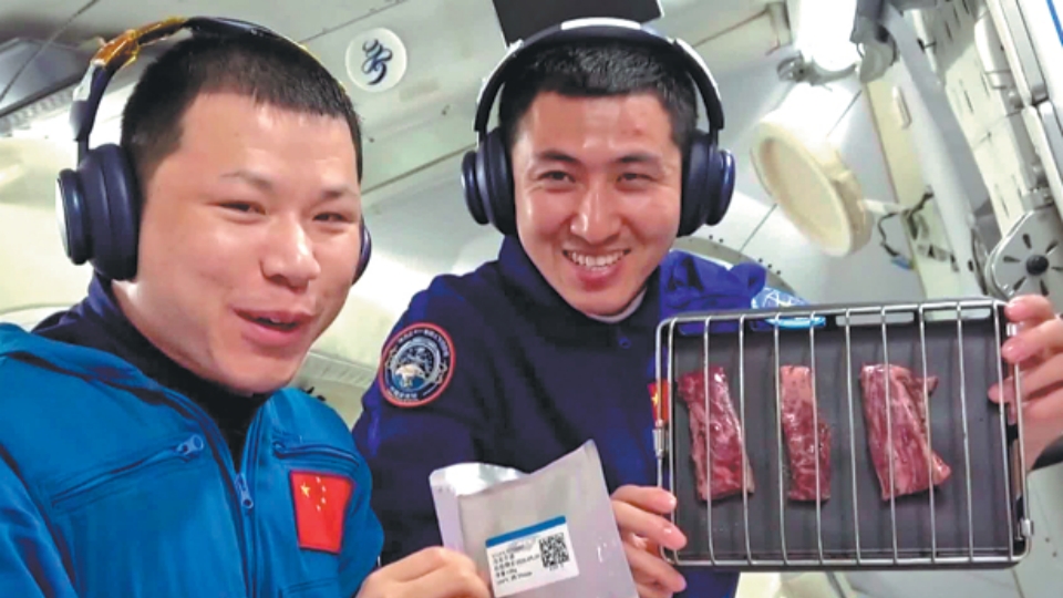 Chinese astronauts enjoy grilled chicken and steaks in space