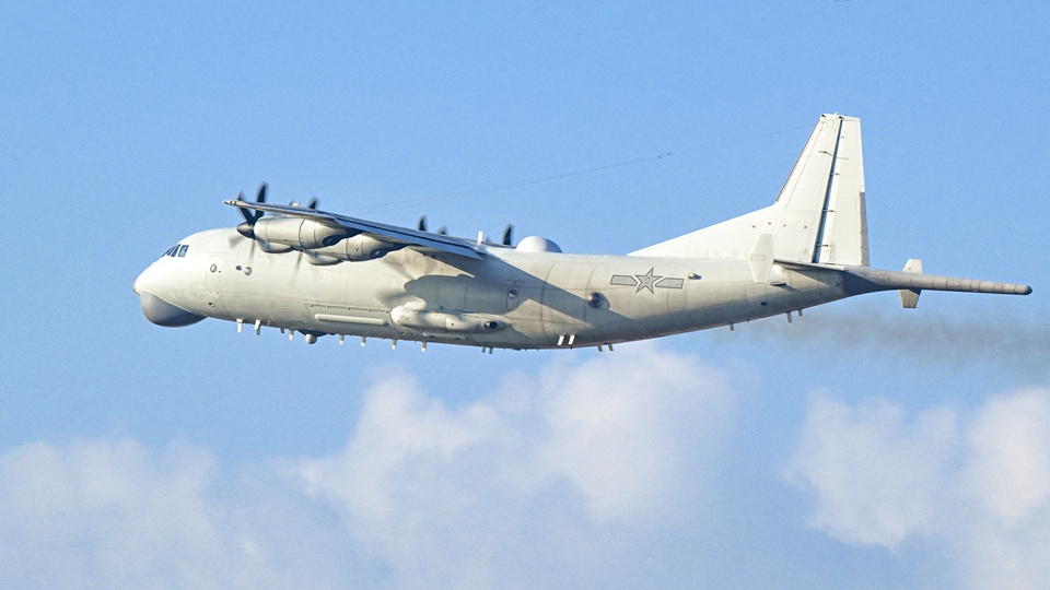 Y-8 anti-submarine patrol aircraft in training