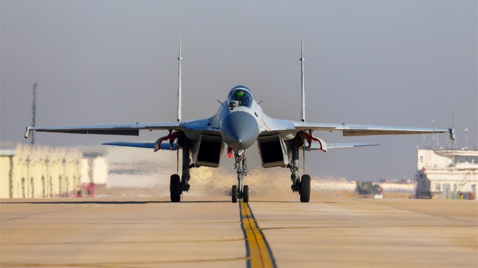 J-15 carrier-based fighter jets in flight training