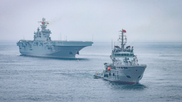 Vessels conduct towing and salvage training