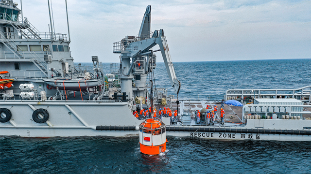 Sea tugboat deploys rescue chamber during rescue training
