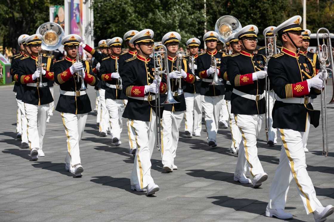 pla-band-takes-part-in-int-l-military-music-festival-parade-in-moscow-ministry-of-national-defense