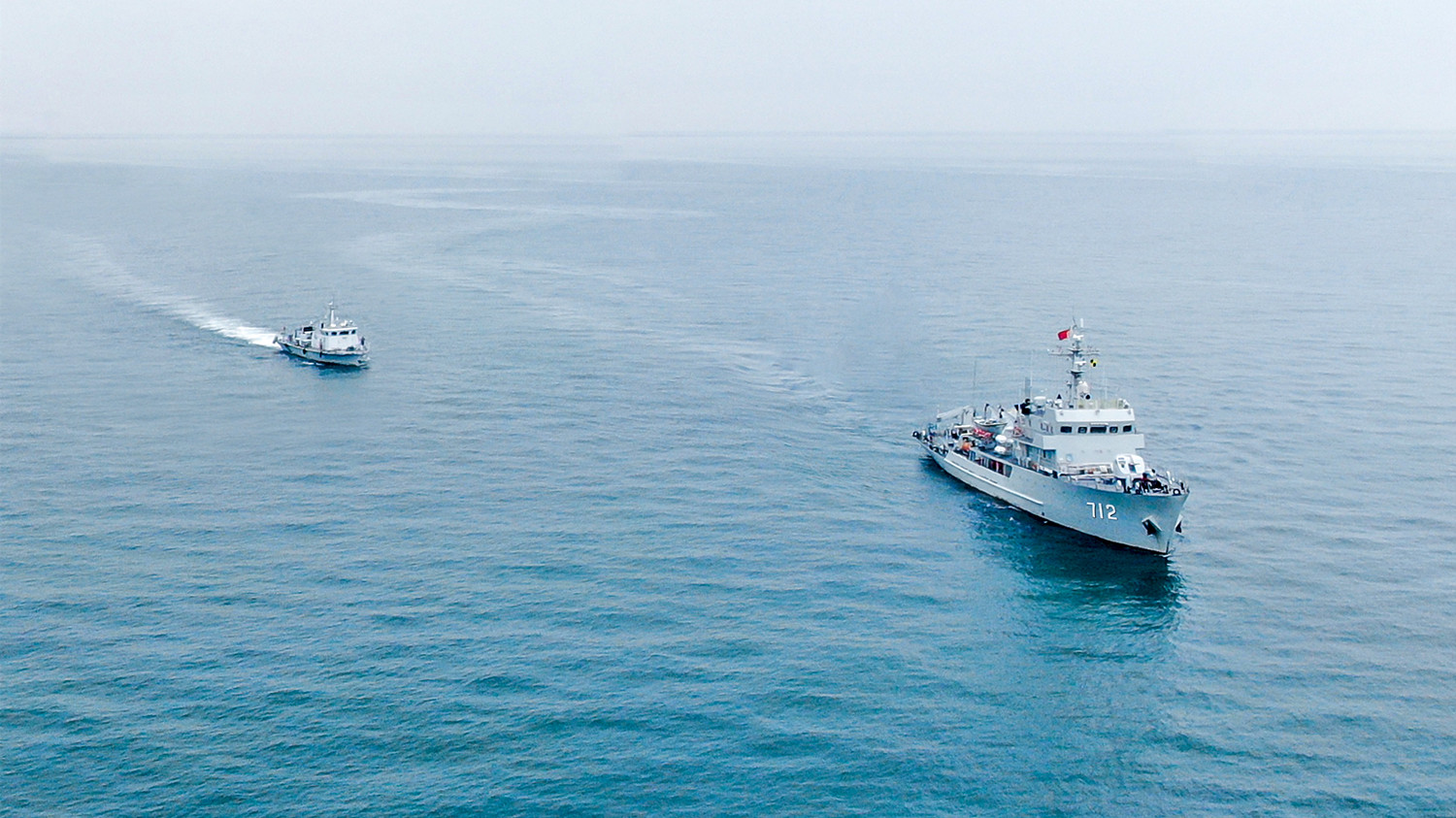 Minesweepers conduct training with minehunters