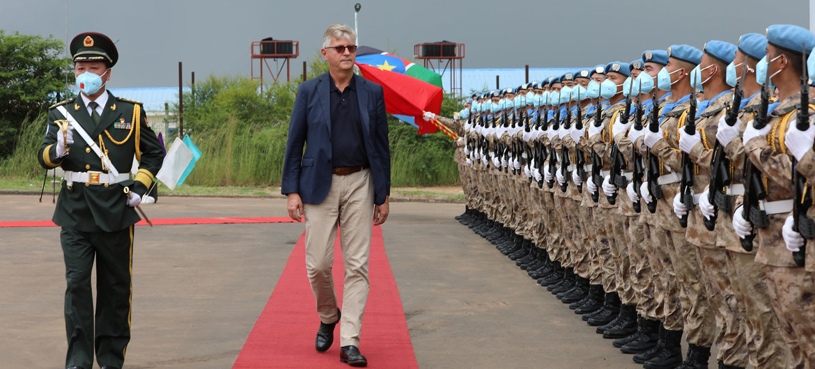 UN Under-Secretary-General Inspects Honor Guard Of Chinese Peacekeeping ...