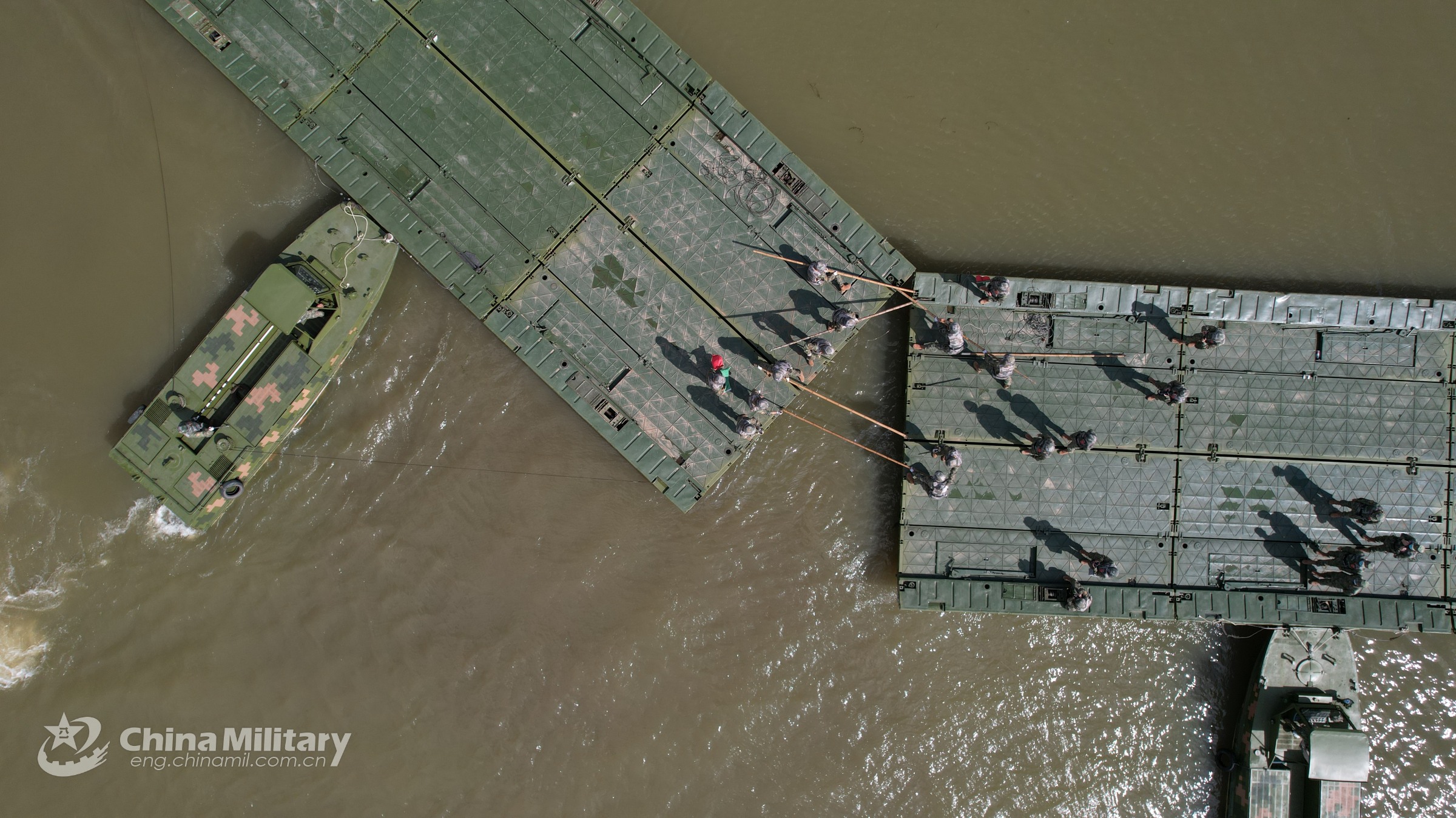 Pontoon troops build floating bridge in support exercise - Ministry of ...